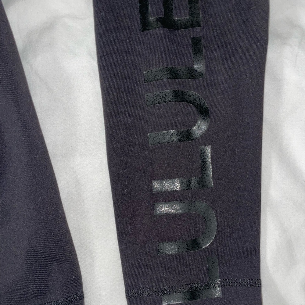 LULULEMON logo wunder under